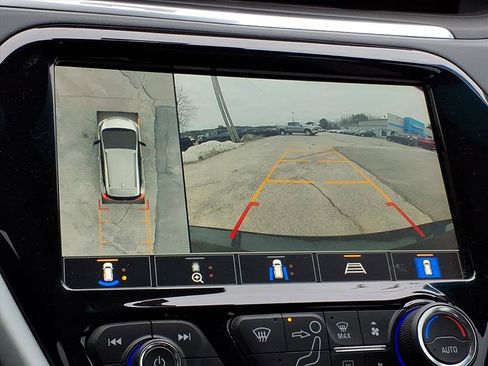 Used 2021 Chevrolet Bolt Premier w/ Infotainment Package image 23