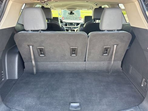 Used 2021 Buick Enclave Essence image 8