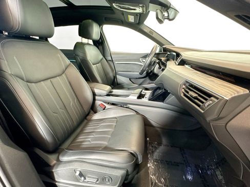 Used 2022 Audi e-tron Chronos w/ Chronos Package image 26