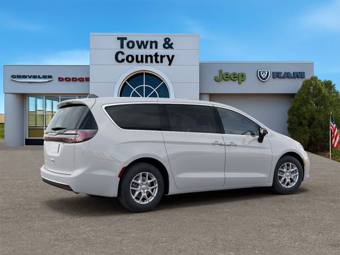 New 2026 Chrysler Pacifica Select image 30
