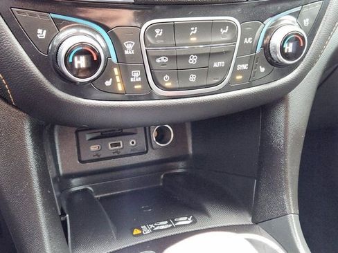 Used 2024 Chevrolet Equinox Premier image 21