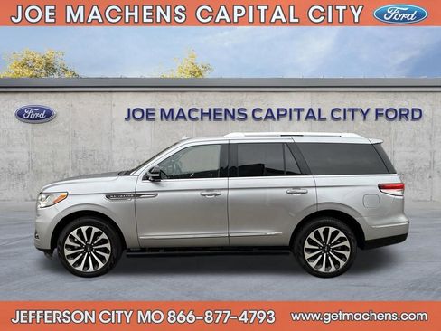 Used 2022 Lincoln Navigator Reserve image 4
