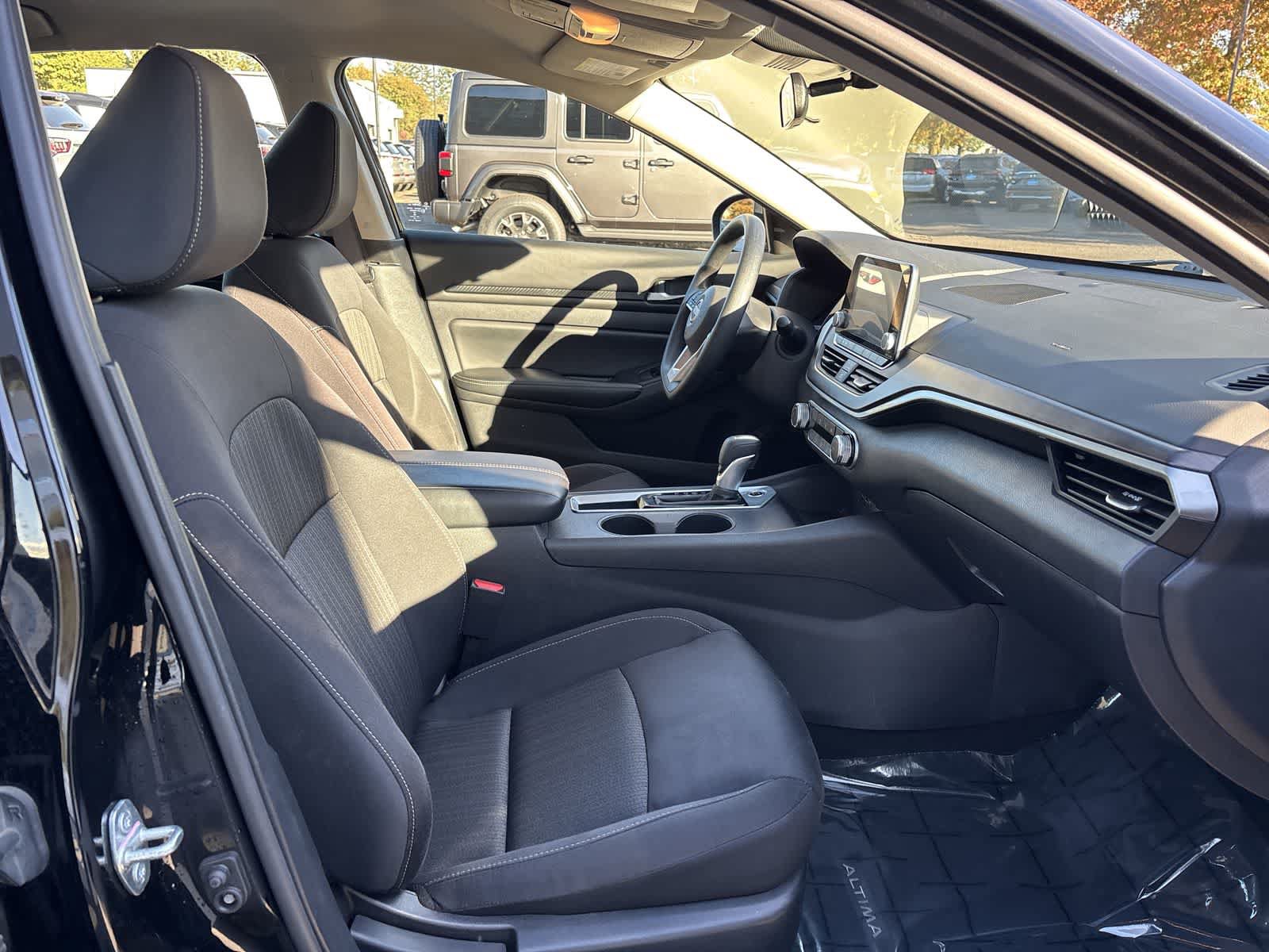 Used 2025 Nissan Altima 2.5 SV FWD image 5
