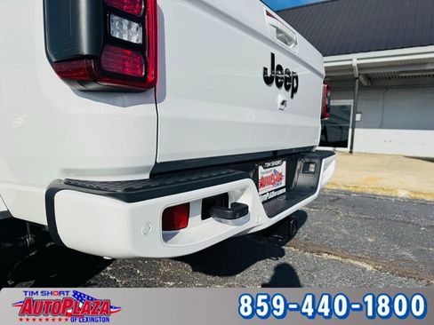 Used 2022 Jeep Gladiator Overland image 21