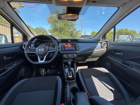 Used 2025 Nissan Versa SV image 31