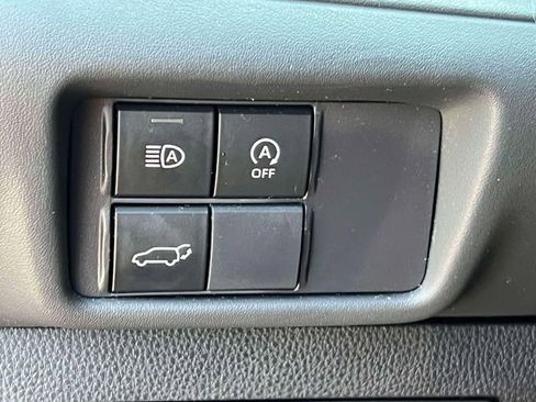 Used 2023 Toyota Highlander LE image 24