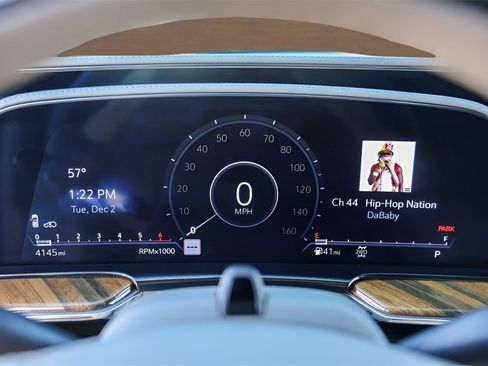 Certified 2024 Cadillac Escalade Premium Luxury Platinum w/ Heavy-Duty Trailer Package image 11