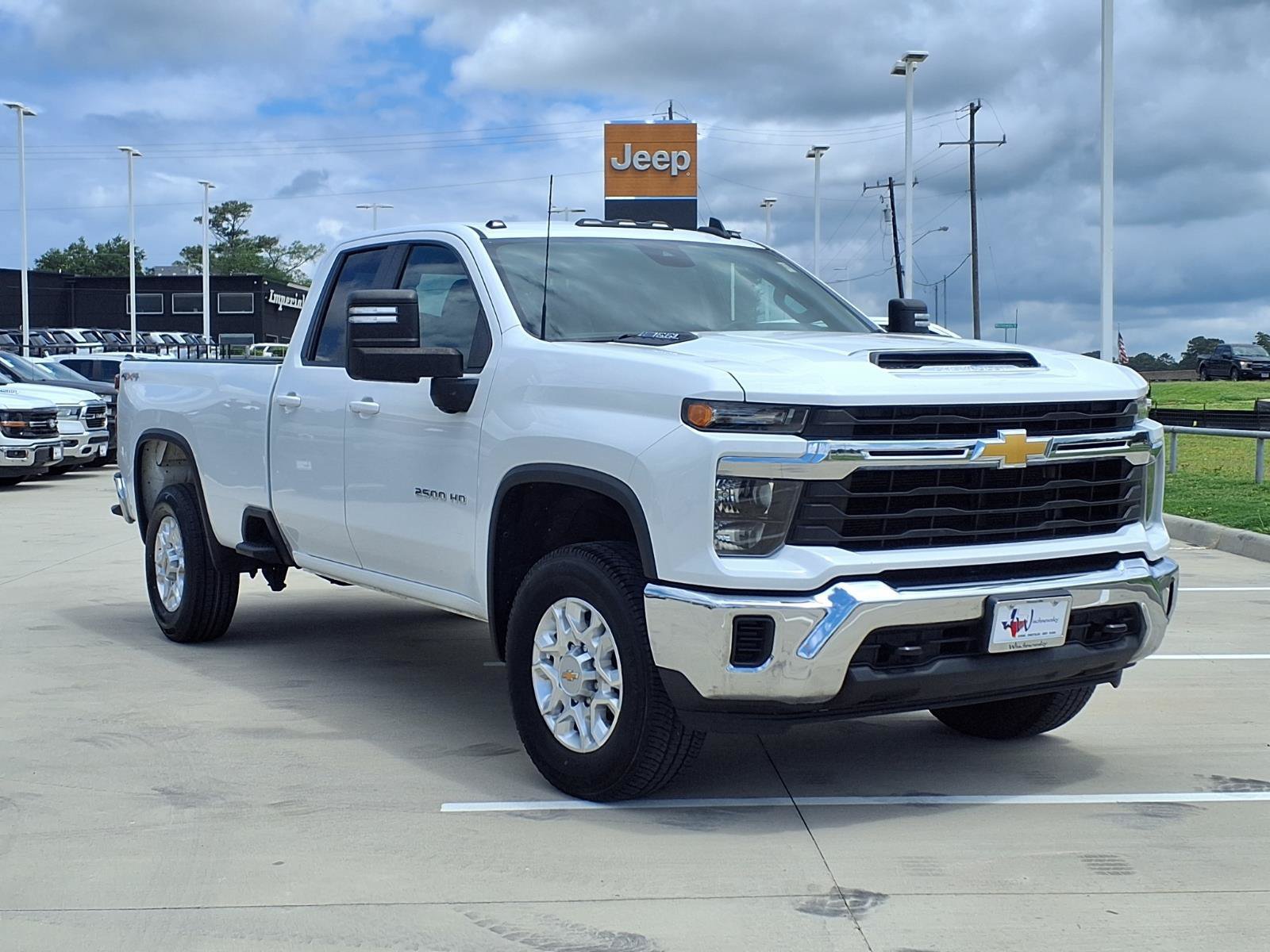 Used 2024 Chevrolet Silverado 2500 LT AWD/4WD image 1