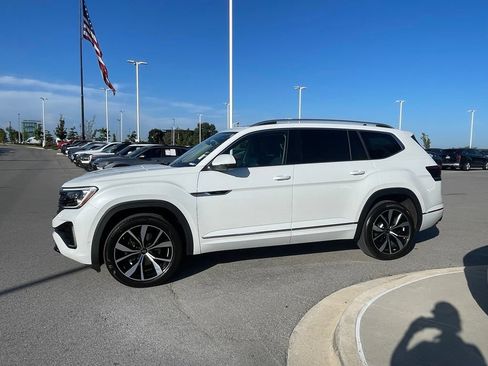 Used 2025 Volkswagen Atlas SEL Premium R-Line AWD/4WD image 4