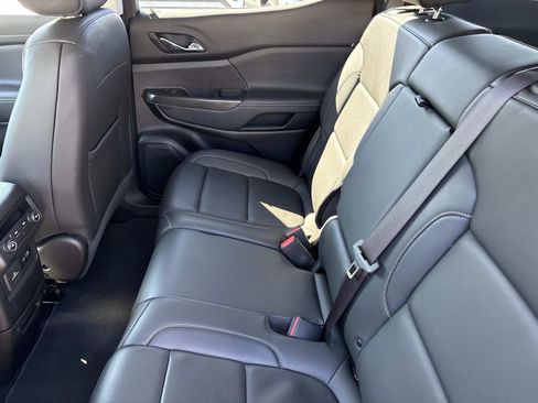 Certified 2023 GMC Acadia SLT image 29