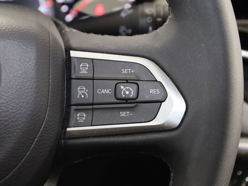 Used 2024 Jeep Compass Limited image 34