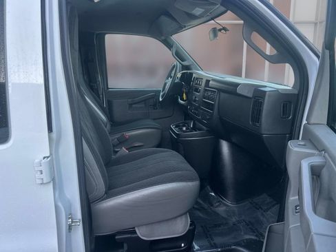Used 2024 GMC Savana 2500 w/ Driver Convenience Package image 18