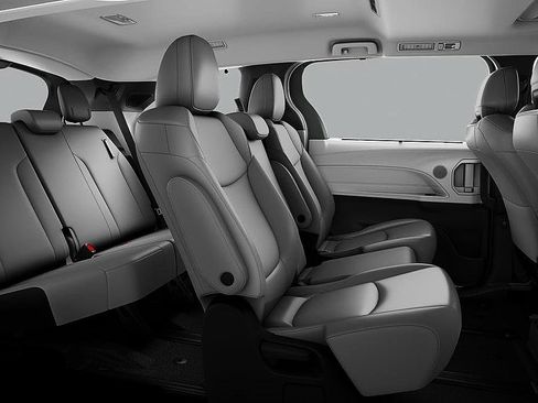 New 2026 Toyota Sienna XLE FWD image 25