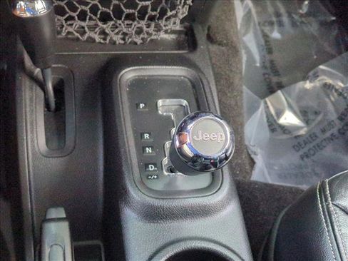 Used 2015 Jeep Wrangler Sahara w/ Connectivity Group image 12