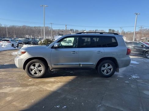 Used 2015 Toyota Land Cruiser w/ Preferred Accessory Package image 4