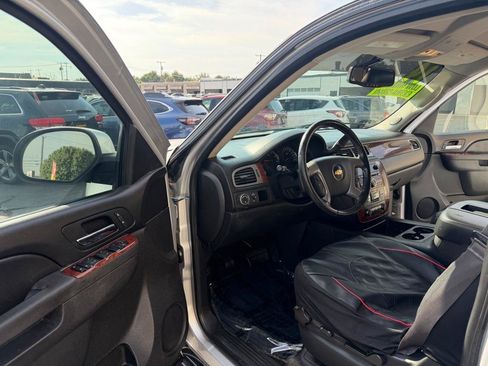 Used 2014 Chevrolet Tahoe LT RWD image 9