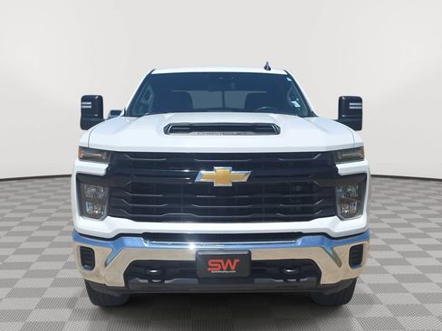 Used 2024 Chevrolet Silverado 2500 W/T w/ WT Convenience Package AWD/4WD image 2