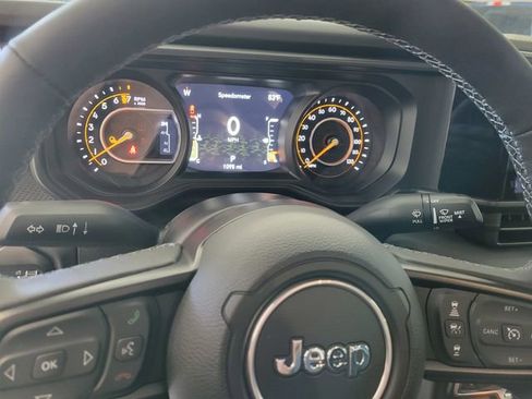 Used 2025 Jeep Gladiator Mojave w/ Safety Group image 28