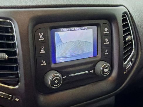 Used 2018 Jeep Compass Latitude w/ Cold Weather Group image 17