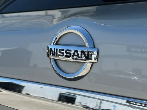 Used 2020 Nissan Pathfinder SL FWD image 17