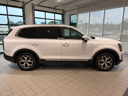 Certified 2021 Kia Telluride EX w/ Towing Package FWD image 6