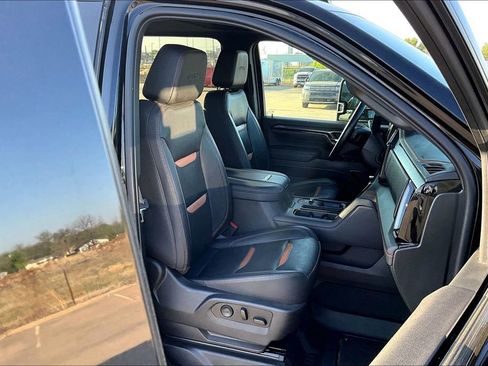 Used 2024 GMC Sierra 2500 AT4 w/ AT4 Premium Plus Package AWD/4WD image 9