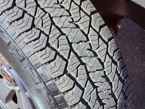 Used 2025 Nissan Frontier PRO-4X image 3