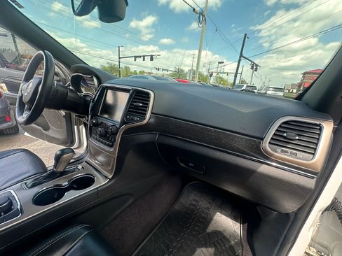 Used 2017 Jeep Grand Cherokee Limited AWD/4WD image 29