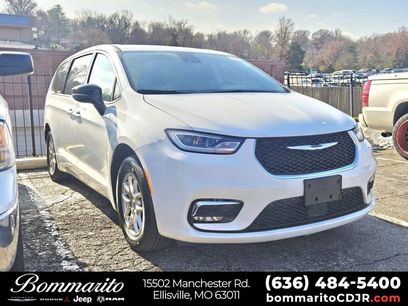 Used 2024 Chrysler Pacifica Touring-L