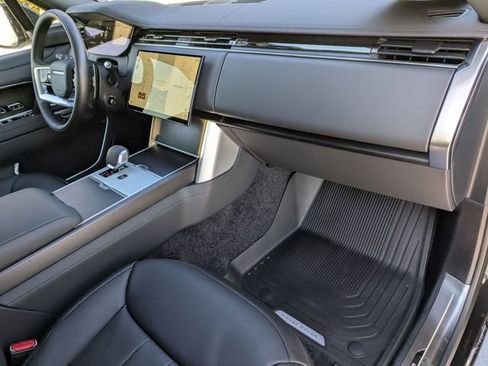 New 2026 Land Rover Range Rover SE image 19