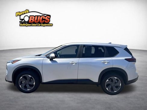 Used 2025 Nissan Rogue SV FWD image 2