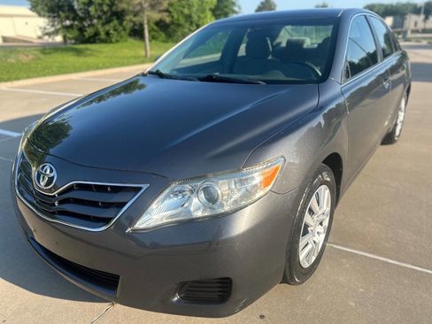 Used 2011 Toyota Camry LE FWD image 2