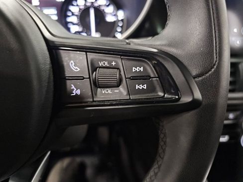 Used 2020 Alfa Romeo Giulia w/ Nero Edizione image 12