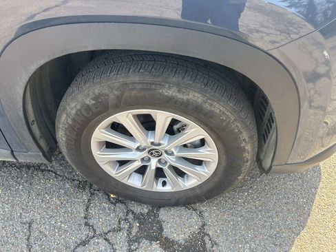 Used 2025 Toyota Grand Highlander AWD image 11