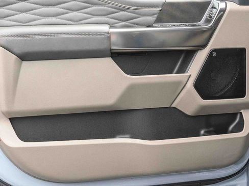 Used 2025 Ford F350 Platinum w/ Platinum Plus Package image 24