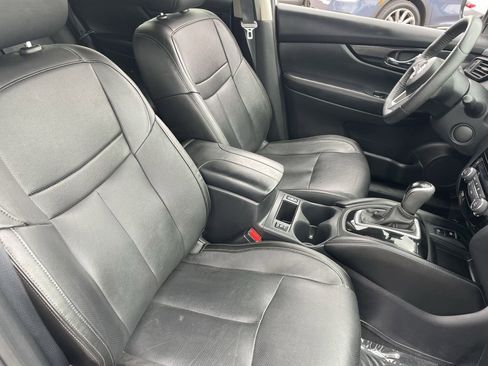 Used 2019 Nissan Rogue SL w/ Premium Package AWD/4WD image 11
