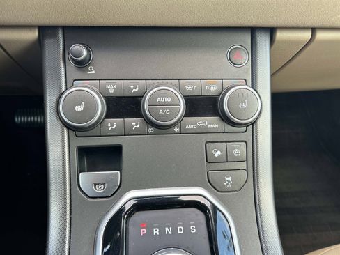 Used 2018 Land Rover Range Rover Evoque SE image 30