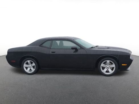 Used 2014 Dodge Challenger SXT image 7