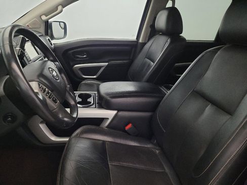 Used 2018 Nissan Titan SL image 17