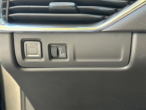 Used 2023 Cadillac XT4 Premium Luxury image 34