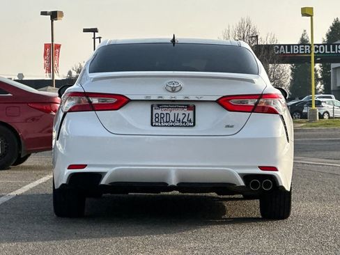 Used 2020 Toyota Camry SE image 7