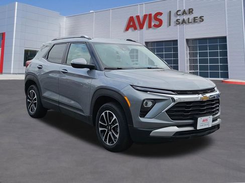 Used 2025 Chevrolet TrailBlazer LT AWD/4WD image 9