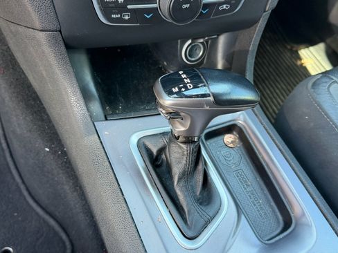Used 2021 Dodge Charger SXT w/ Leather Interior Group RWD image 10