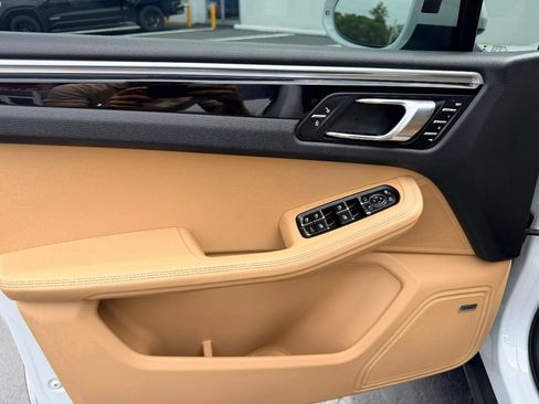 Used 2018 Porsche Macan S AWD/4WD image 16