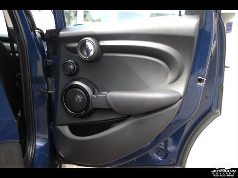 Used 2015 MINI Cooper 4-Door Hardtop w/ Premium Package FWD image 30