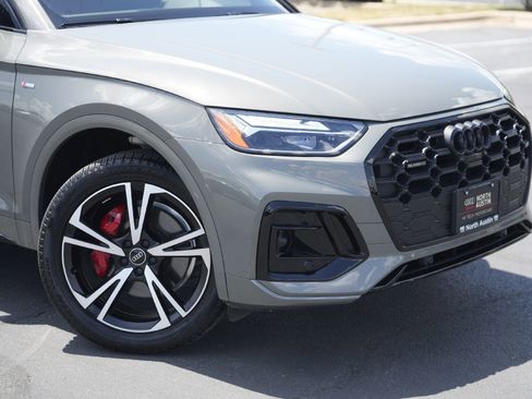 Certified 2025 Audi Q5 2.0T Premium Plus w/ Premium Plus Package image 3