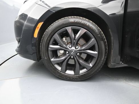 Used 2020 Chrysler Pacifica Touring w/ S Appearance Package FWD image 26