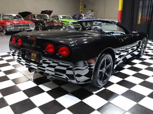Used 2001 Chevrolet Corvette Convertible w/ Preferred Equipment Group2 RWD image 23