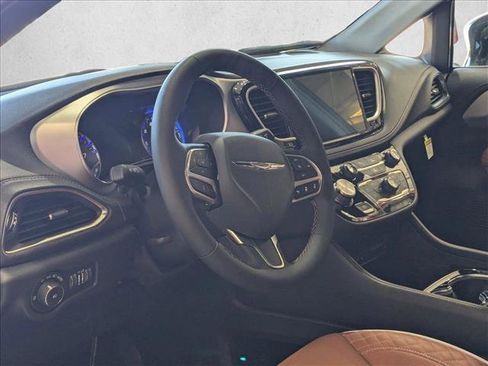 New 2026 Chrysler Pacifica Pinnacle FWD image 8