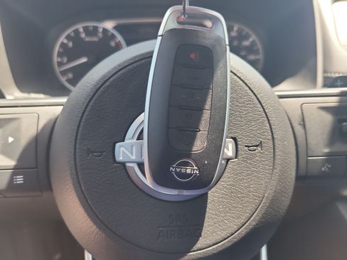 Used 2024 Nissan Rogue SV AWD/4WD image 31